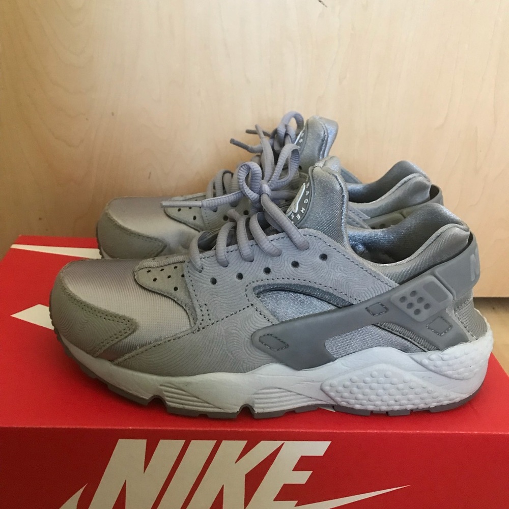 W Air Huarache Run PRM Suede